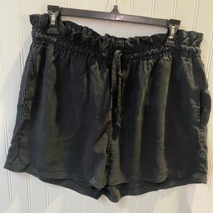 Chelsea & Violet
Ruffle Waist Mid Rise Drawstring Shorts